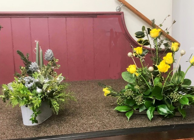 Flower arranging led by Lynne Christmas 2024 - photo 5